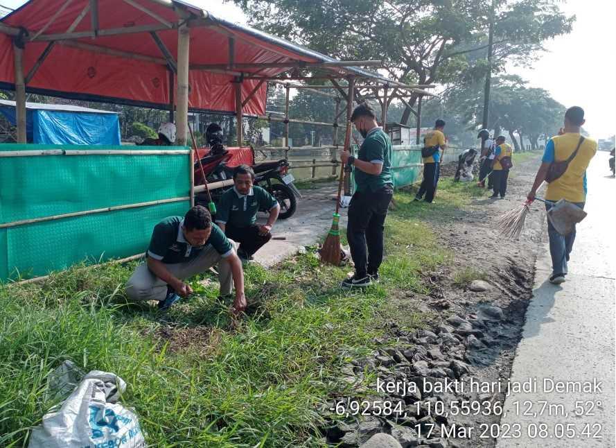 Kerja Bakti Hari Jadi Demak